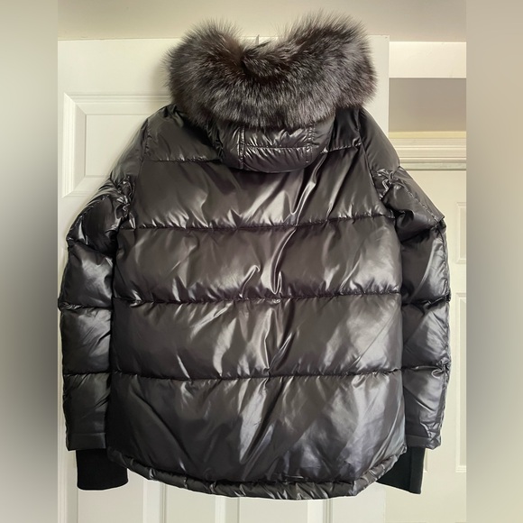 NEW!! Never worn winter jacket with detachable natural silver fox fur. - Picture 4 of 11